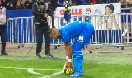 那个拥抱是整场最暖的一幕