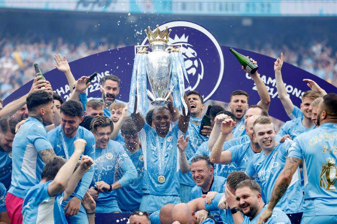 记者：佩德里因拉伤不会前往黄潜客场比赛，但伤势并不严重（因拉伤不随队客战黄潜，佩德里伤情无大碍）