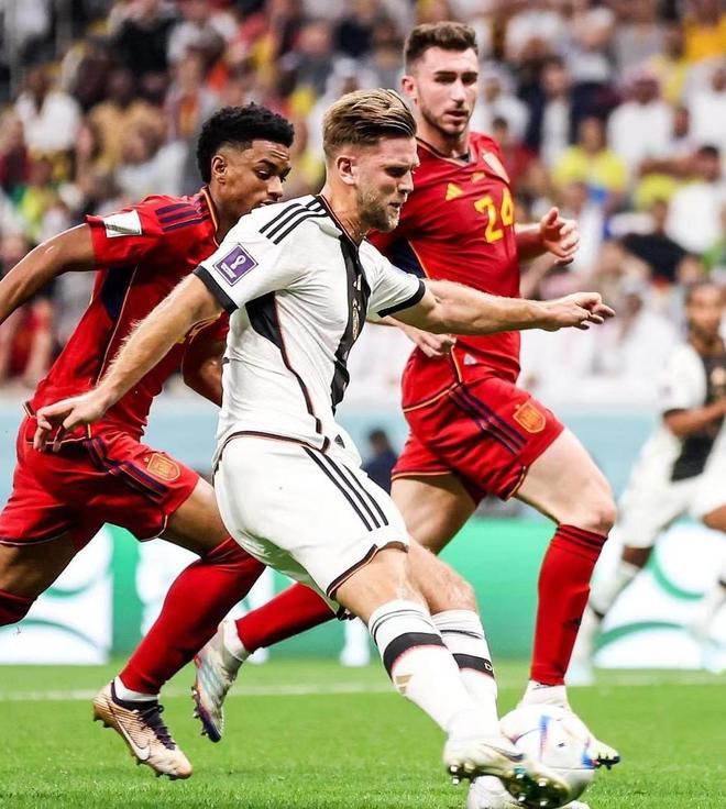 阿斯报：哈维出席丰特的巴萨主席竞选宣讲会，公开反对拉波尔塔（阿斯报：哈维参加丰特的巴萨主席竞选活动，公开表态反对拉波尔塔）