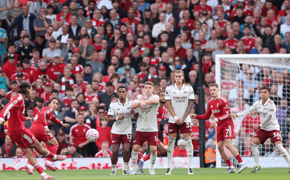 卡马万加在圣马梅斯受伤：皇家马德里的胜利与隐忧