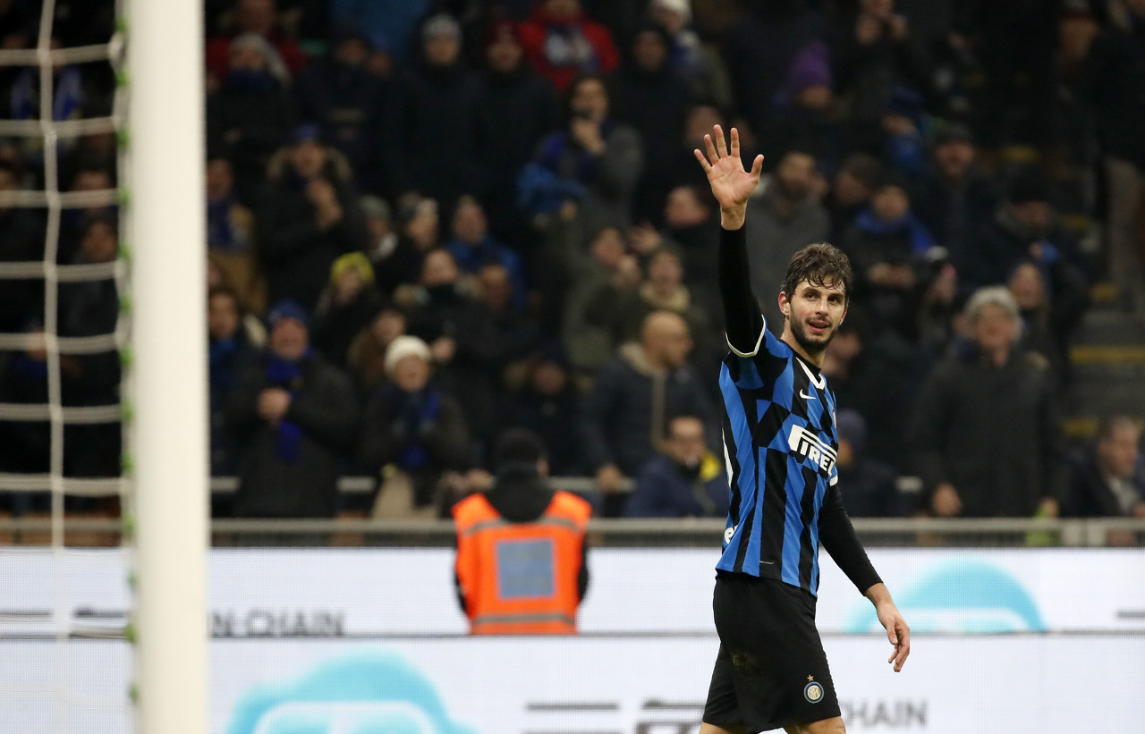 皇马双星伤愈在即！赫伊森卡马文加或战塞尔塔，后防线告急考验银河战舰