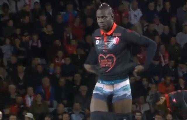 枯坐90分钟 33岁萨拉赫暗示离队 炮轰斯洛特：背信弃义一脚踹开我