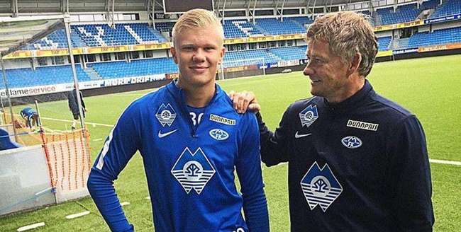 那不勒斯夺冠庆功晚宴邀请歌手一同庆祝，孔蒂现场献唱（那不勒斯夺冠晚宴邀歌手同庆，孔蒂现场开嗓献唱）