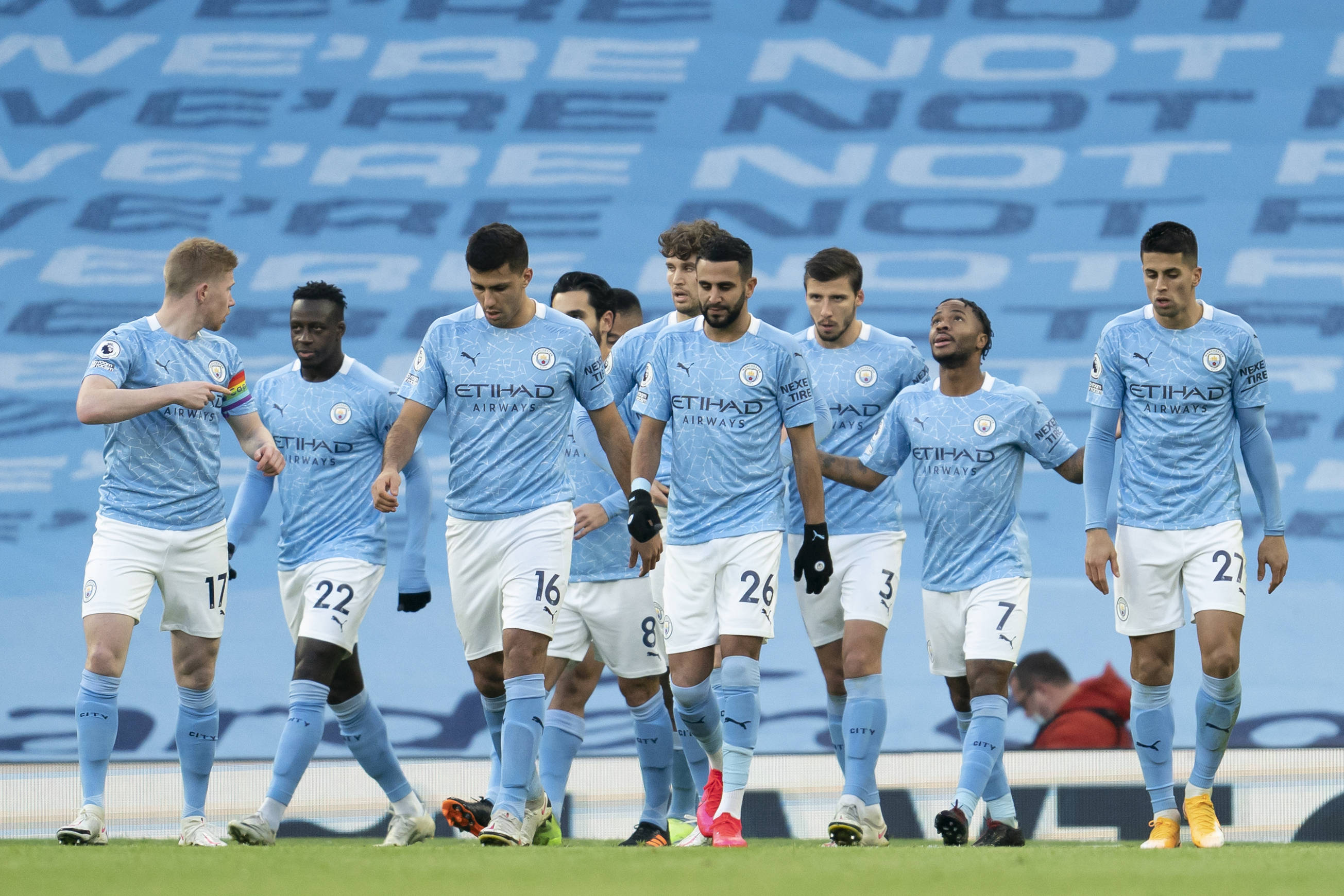 英超半场：阿马德破僵，卡塞米罗破门，曼联暂2-1伯恩茅斯（英超半场战报：阿马德首开纪录，卡塞米罗建功，曼联暂以2-1领先伯恩茅斯）