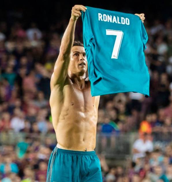 梅西附体！安东尼欧联超车后1V3吊射 10场6球2助打脸曼联+巴西男足（安东尼欧联神作：超车后1V3挑射，近10战6球2助，打脸曼联与巴西男足）