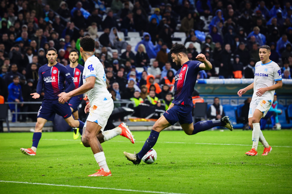 小雷：利物浦第二球犯规了，罗梅罗第一张黄牌是因为对此愤怒（小雷：利物浦第二球应判犯规，罗梅罗因不满吃到首张黄牌）